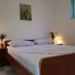 Apartman With Parking Space - Rab - 5071 Banjol