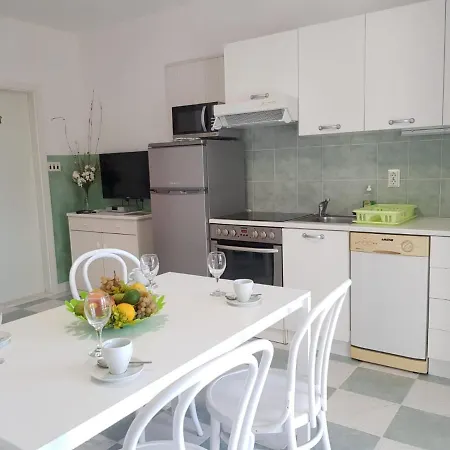 דירה With Parking Space - Rab - 5071